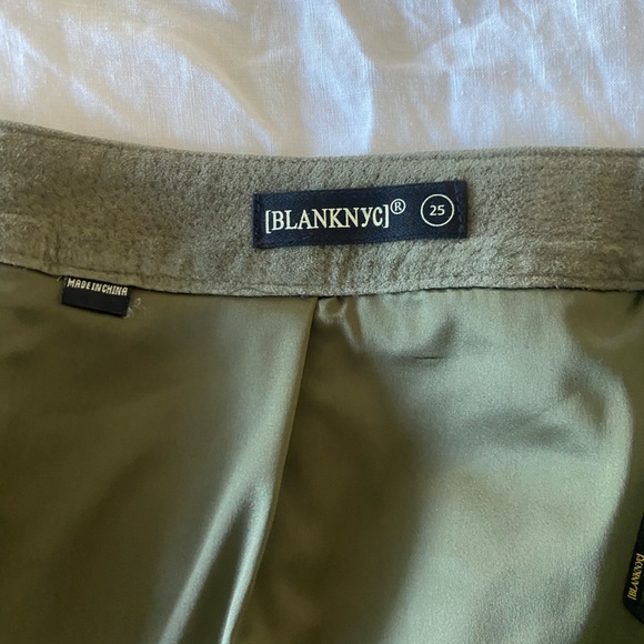 Blank NYC snap front suede skirt herb green size 25 - Picture 7 of 8